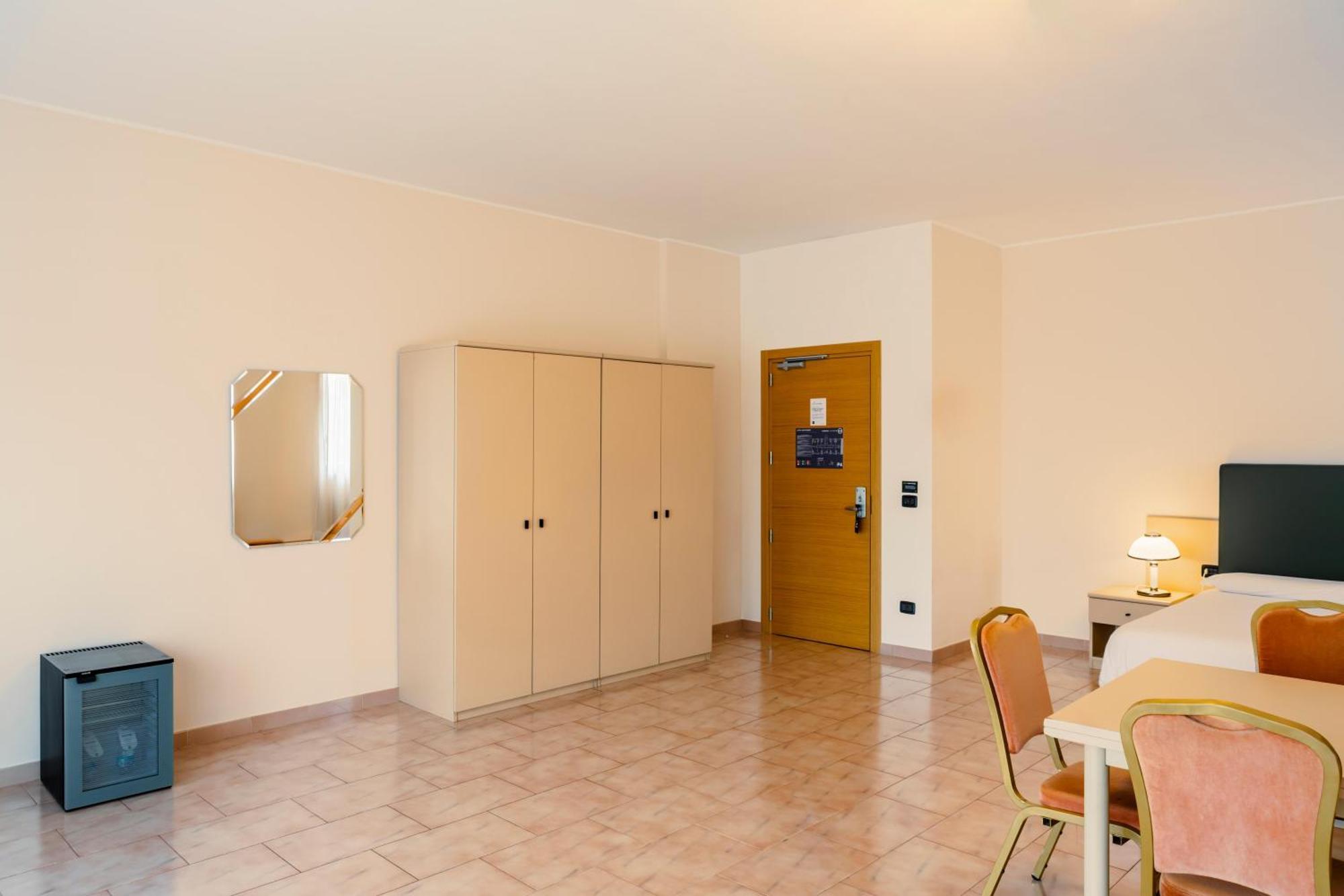 B&B Hotel Bari Rondo Екстериор снимка