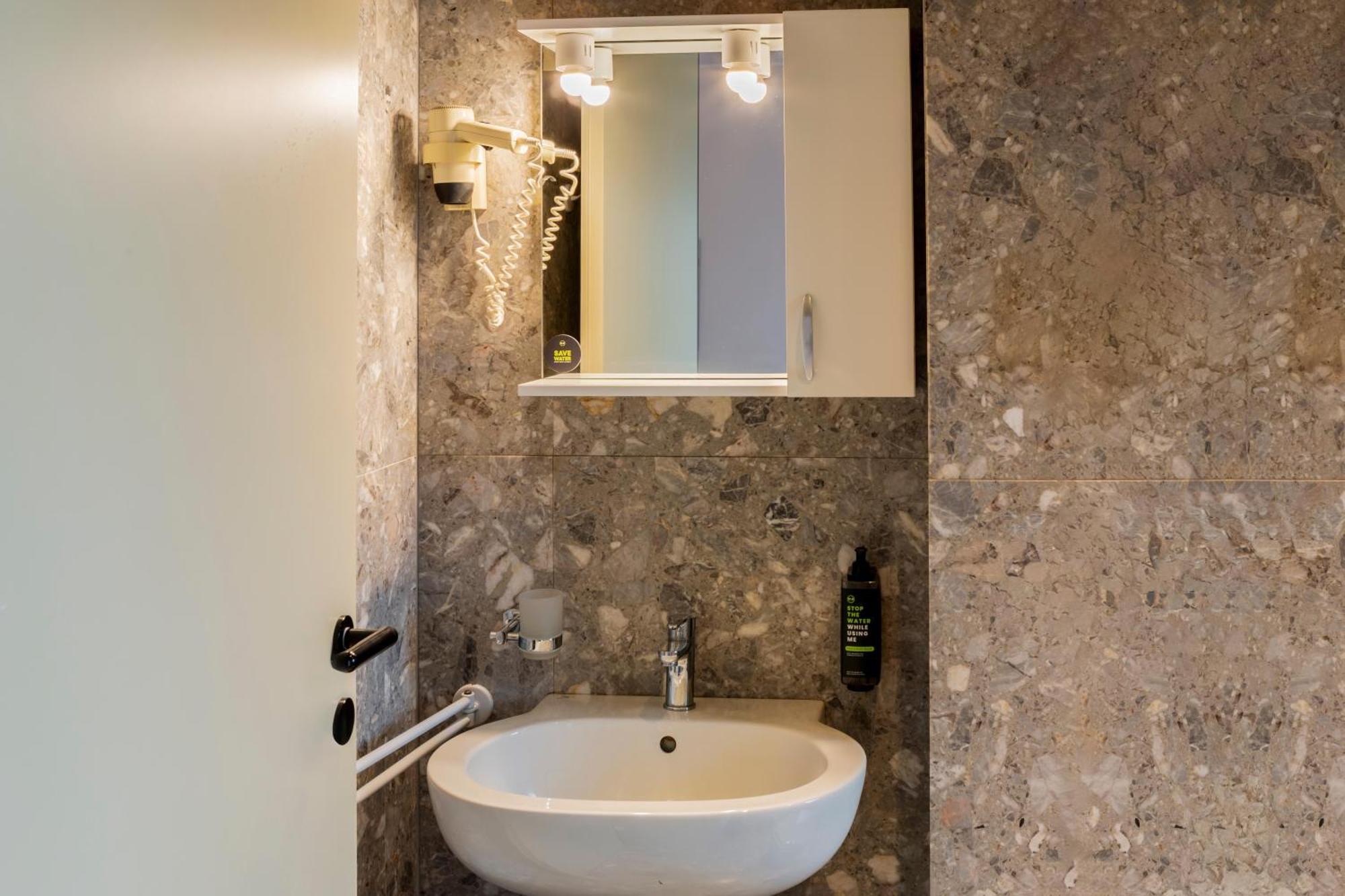 B&B Hotel Bari Rondo Екстериор снимка